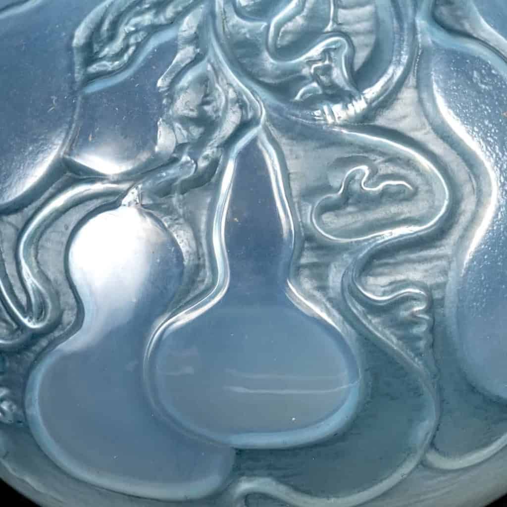 Vase « Courges » verre opalescent double couche patiné bleu de René LALIQUE | Biron Vase "Courges" verre opalescent double couche patiné bleu de René LALIQUE