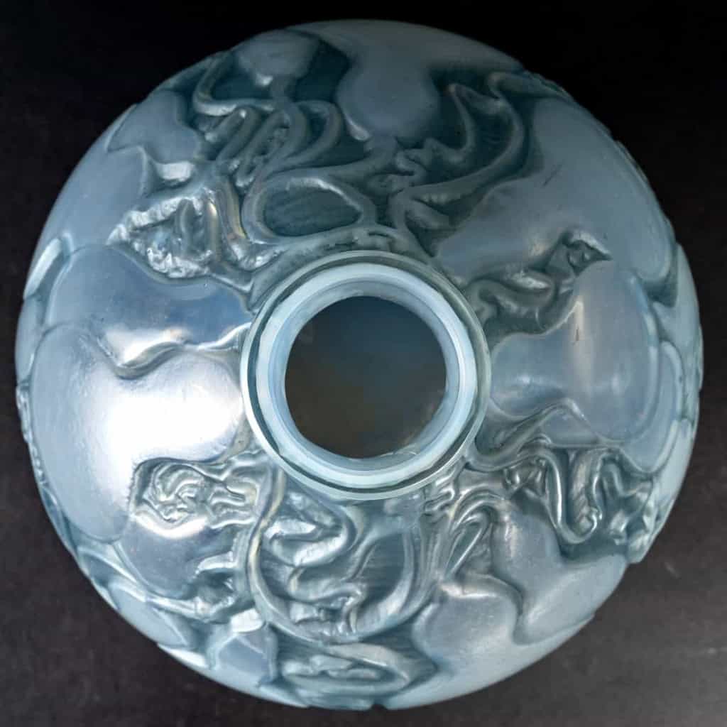 Vase « Courges » verre opalescent double couche patiné bleu de René LALIQUE | Biron Vase "Courges" verre opalescent double couche patiné bleu de René LALIQUE