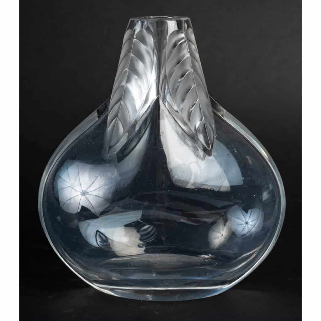 Maison Lalique Vase Modèle "Osumi" crée par Marie Claude Lalique (descendante de René Lalique)