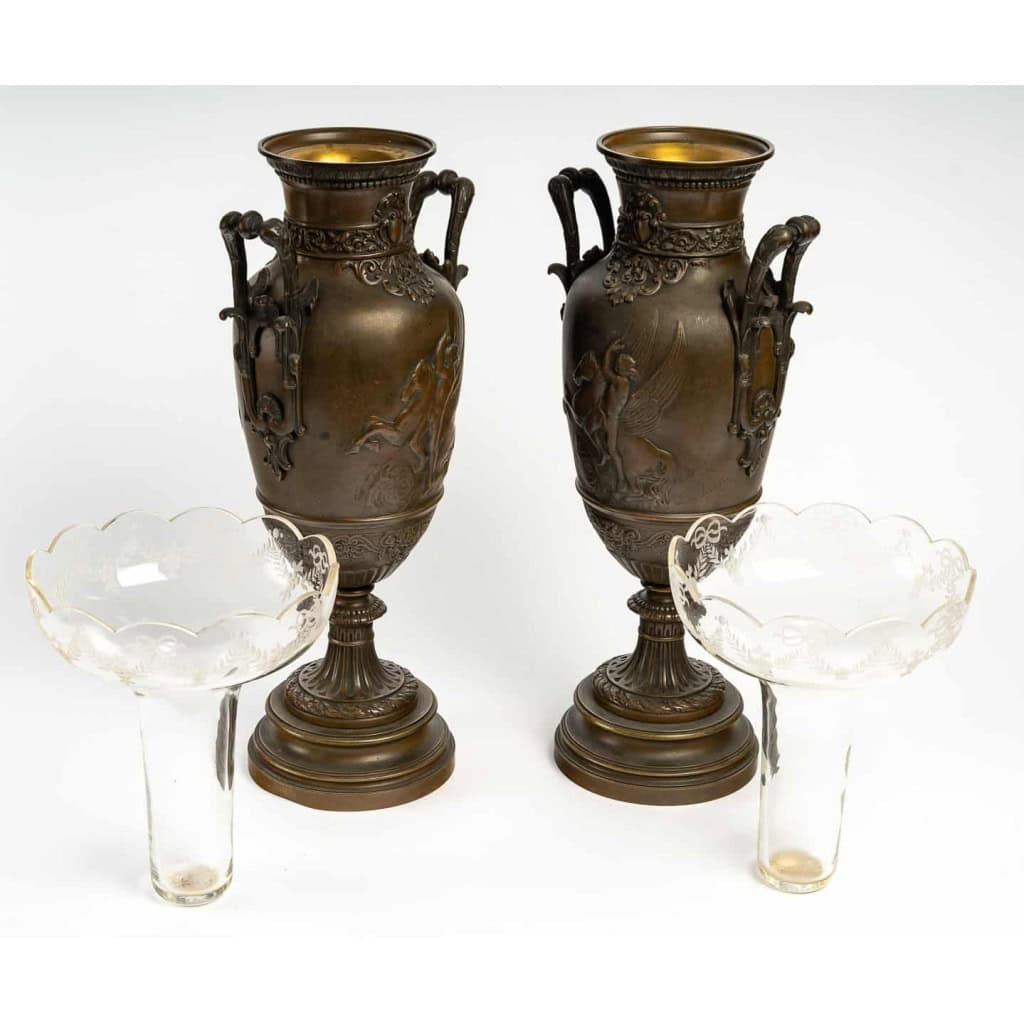 Paire de vases en bronze patiné et intérieur cristal , XIXème siècle | Biron Paire de vases en bronze patiné et intérieur cristal , XIXème siècle