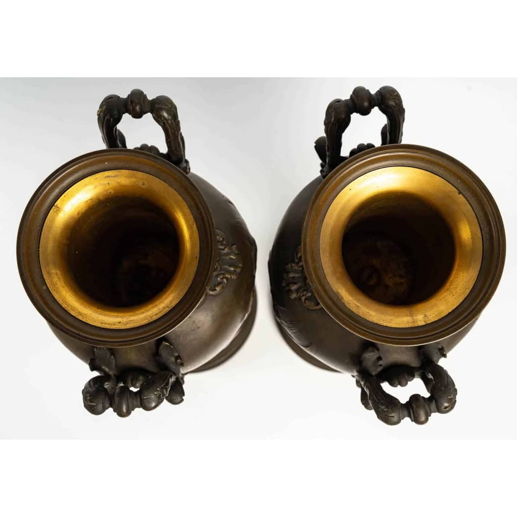 Paire de vases en bronze patiné et intérieur cristal , XIXème siècle | Biron Paire de vases en bronze patiné et intérieur cristal , XIXème siècle