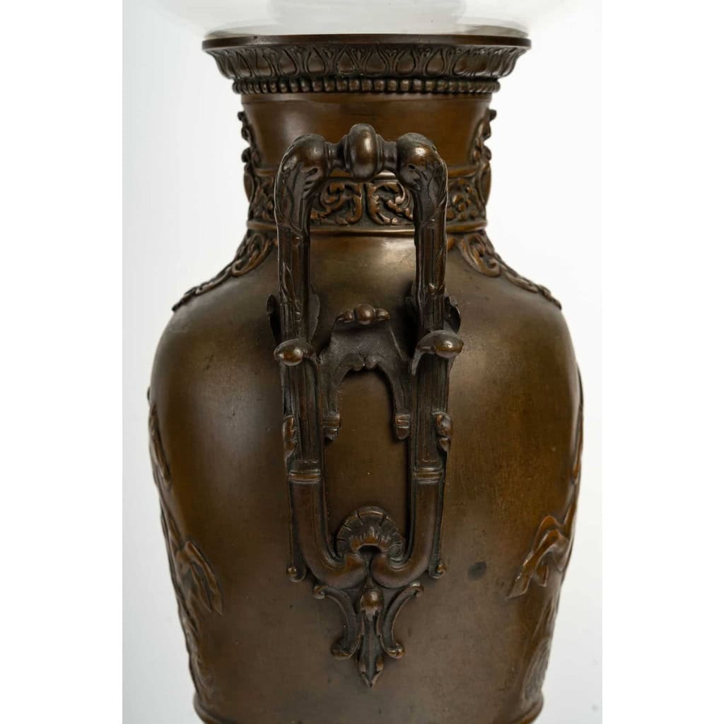 Paire de vases en bronze patiné et intérieur cristal , XIXème siècle | Biron Paire de vases en bronze patiné et intérieur cristal , XIXème siècle