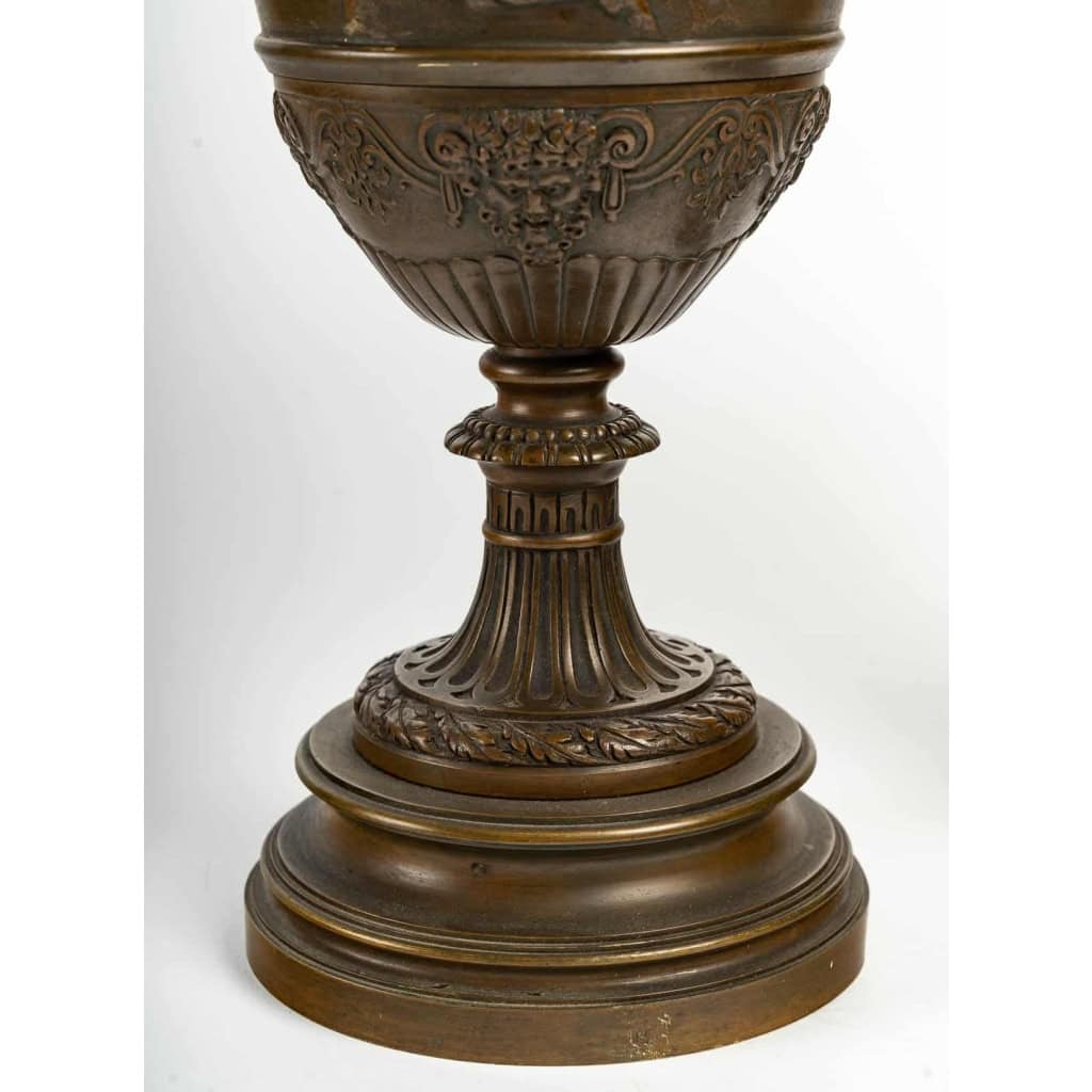 Paire de vases en bronze patiné et intérieur cristal , XIXème siècle | Biron Paire de vases en bronze patiné et intérieur cristal , XIXème siècle