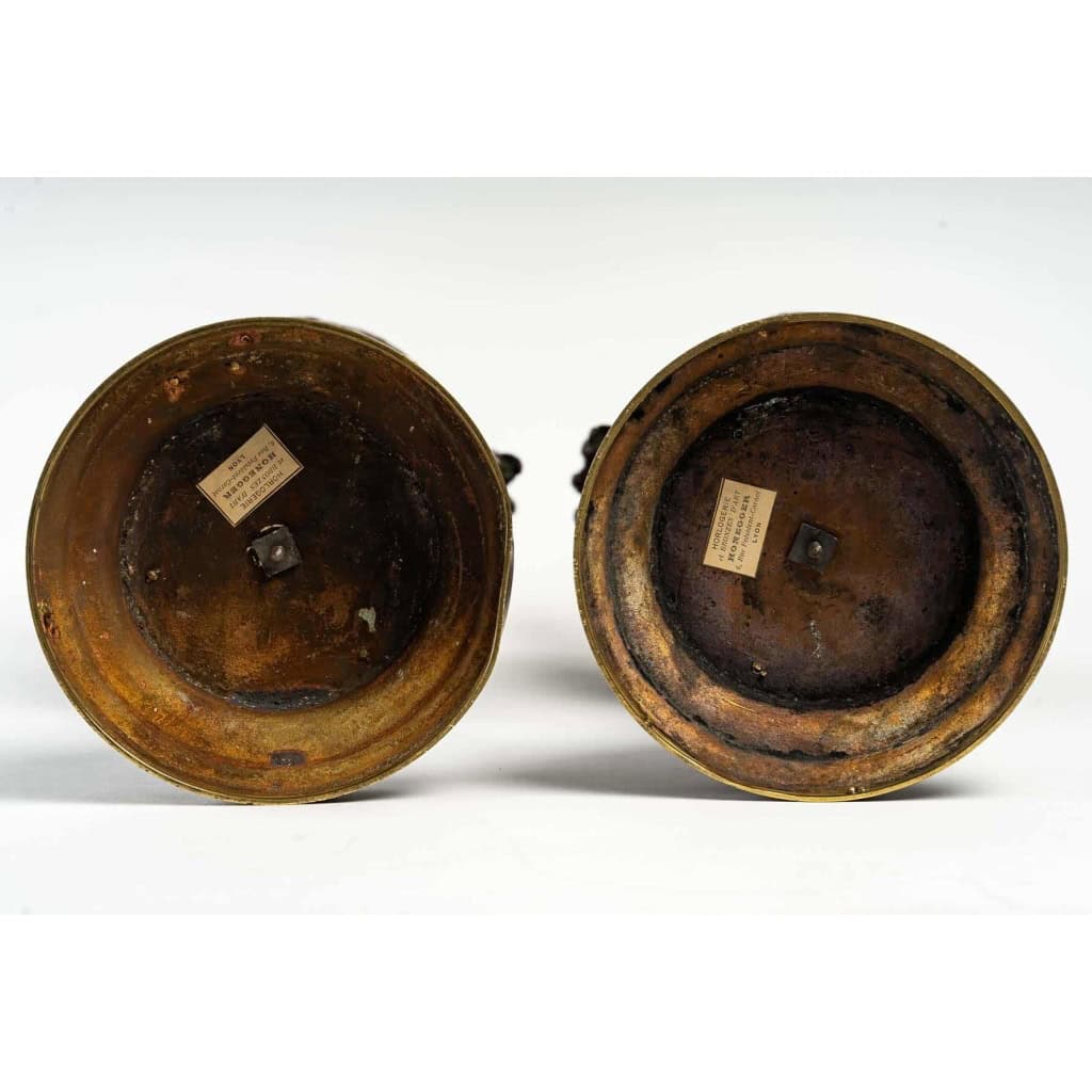 Paire de vases en bronze patiné et intérieur cristal , XIXème siècle | Biron Paire de vases en bronze patiné et intérieur cristal , XIXème siècle