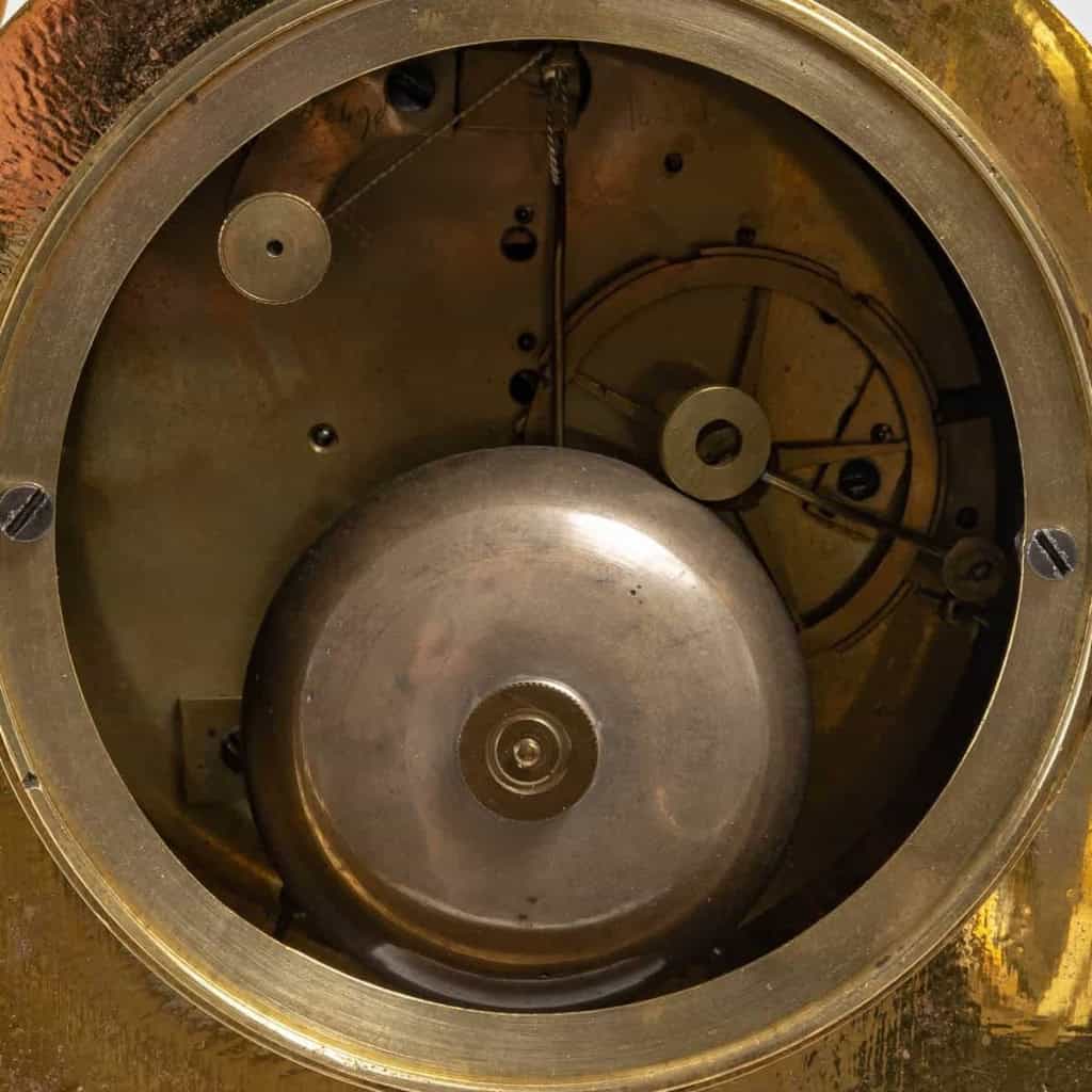 Pendule En Bronze Doré D’époque Restauration. | Biron Pendule En Bronze Doré D’époque Restauration.
