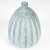 Vase « Mimosa » verre blanc patiné bleu de René LALIQUE | Biron Vase "Mimosa" verre blanc patiné bleu de René LALIQUE