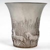 Vase « Chevaux » en verre blanc patiné gris de René LALIQUE | Biron Vase "Chevaux" en verre blanc patiné gris de René LALIQUE