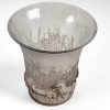 Vase « Chevaux » en verre blanc patiné gris de René LALIQUE | Biron Vase "Chevaux" en verre blanc patiné gris de René LALIQUE