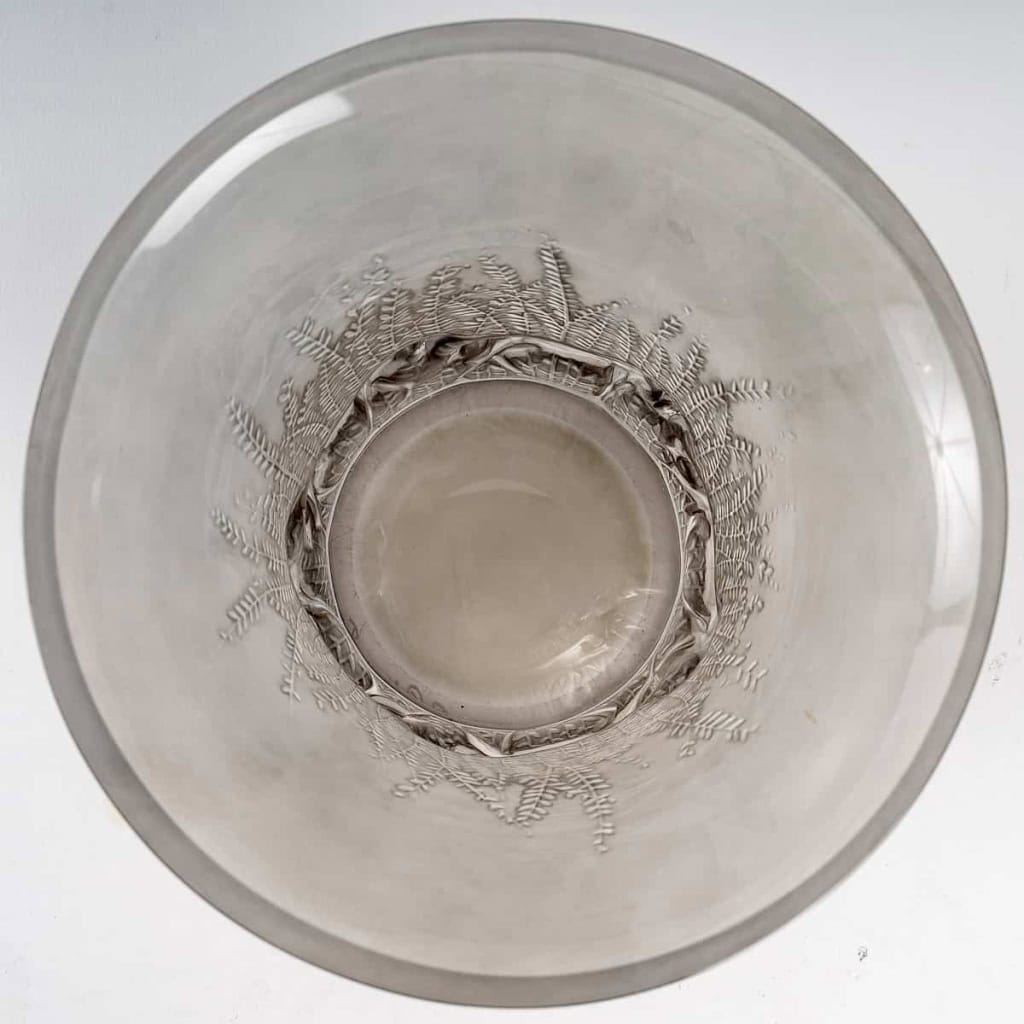 Vase « Chevaux » en verre blanc patiné gris de René LALIQUE | Biron Vase "Chevaux" en verre blanc patiné gris de René LALIQUE