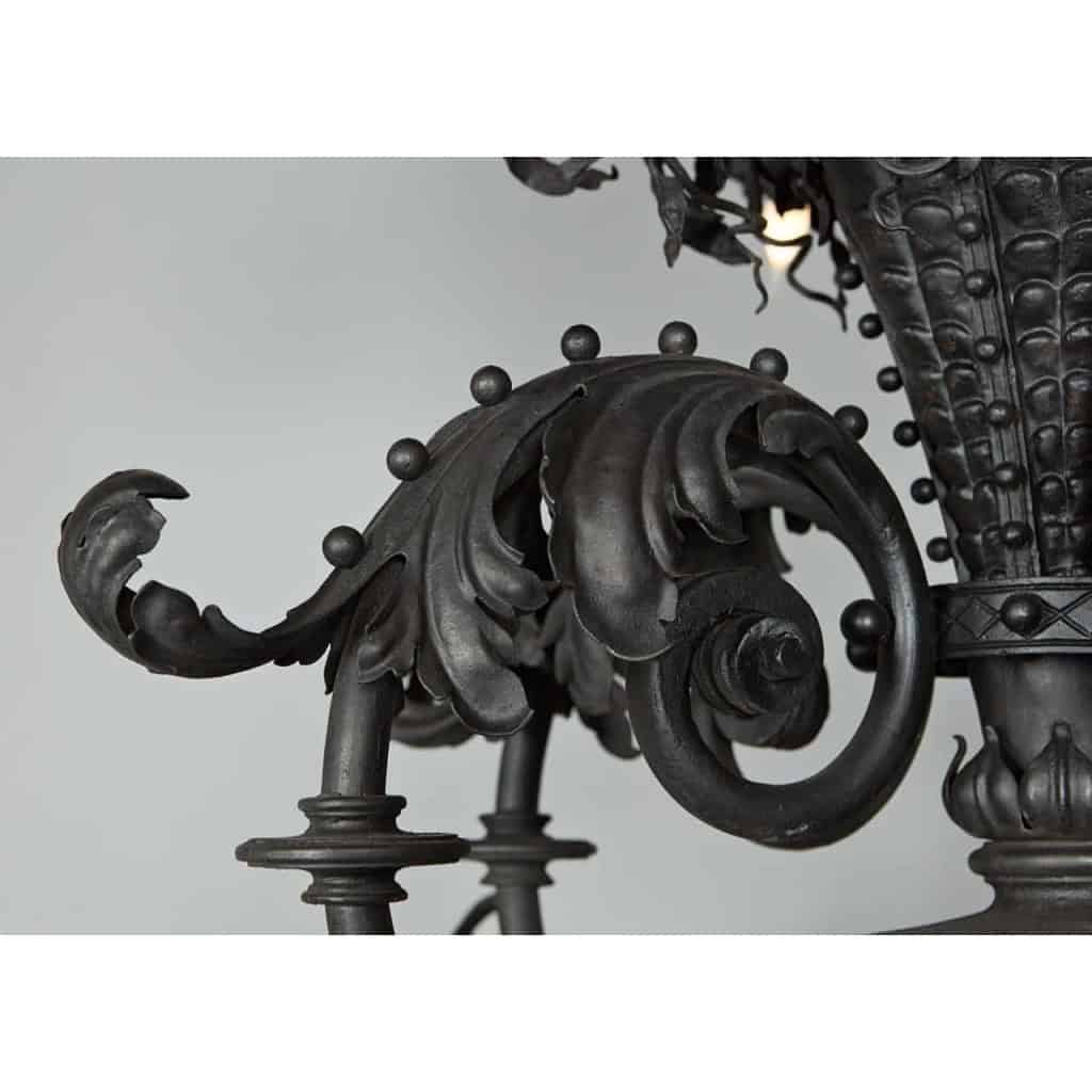 Grand lustre en fer forgé de la fin du 19ème ou début du 20ème siècle | Biron Grand lustre en fer forgé de la fin du 19ème ou début du 20ème siècle