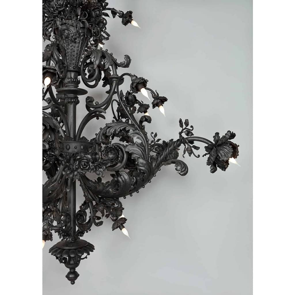 Grand lustre en fer forgé de la fin du 19ème ou début du 20ème siècle | Biron Grand lustre en fer forgé de la fin du 19ème ou début du 20ème siècle