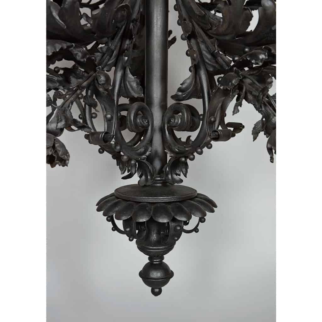 Grand lustre en fer forgé de la fin du 19ème ou début du 20ème siècle | Biron Grand lustre en fer forgé de la fin du 19ème ou début du 20ème siècle