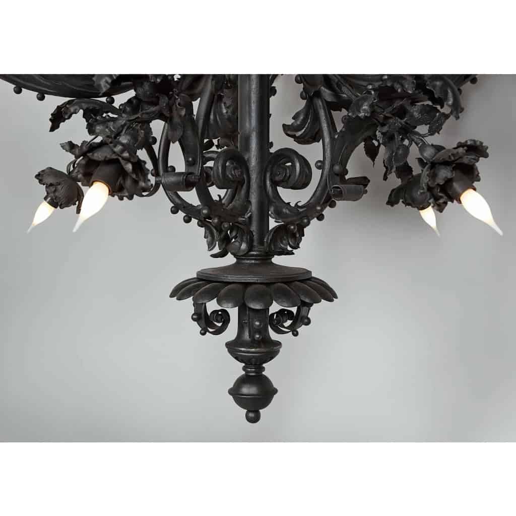 Grand lustre en fer forgé de la fin du 19ème ou début du 20ème siècle | Biron Grand lustre en fer forgé de la fin du 19ème ou début du 20ème siècle