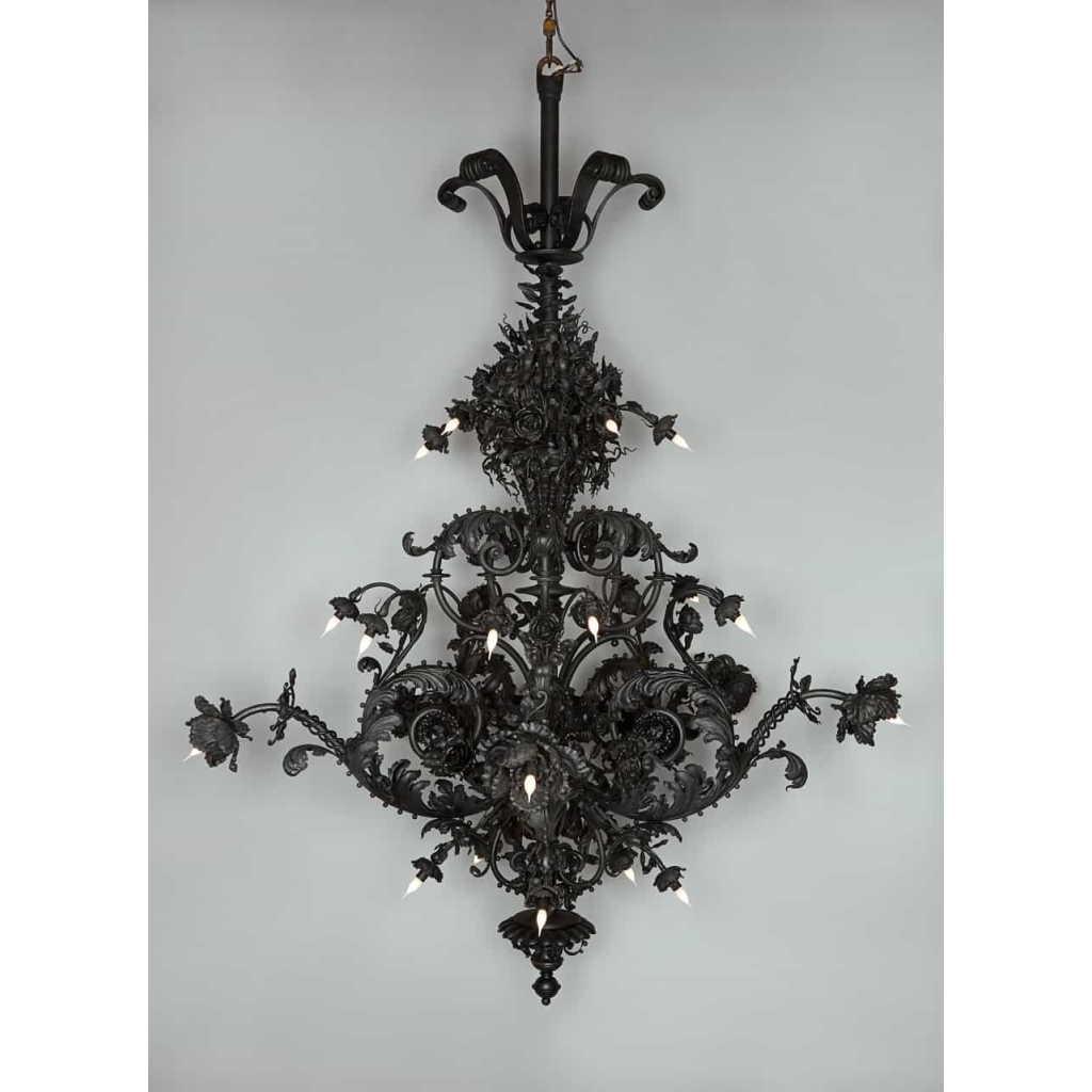 Grand lustre en fer forgé de la fin du 19ème ou début du 20ème siècle | Biron Grand lustre en fer forgé de la fin du 19ème ou début du 20ème siècle