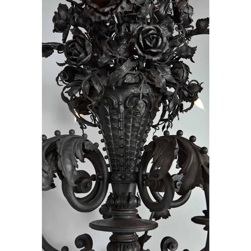 Grand lustre en fer forgé de la fin du 19ème ou début du 20ème siècle | Biron Grand lustre en fer forgé de la fin du 19ème ou début du 20ème siècle