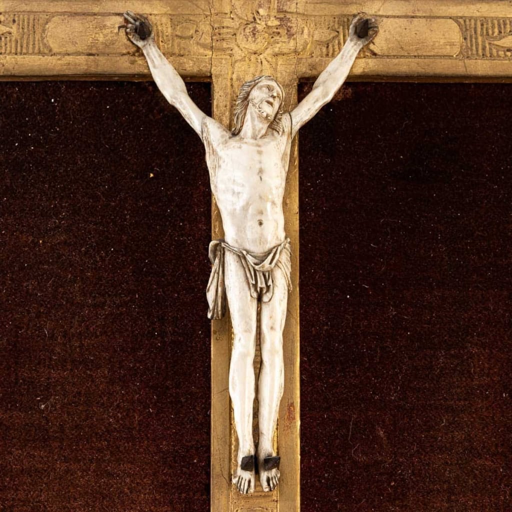 Christ en croix. | Biron Christ en croix.