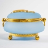 Bonbonnière en verre sablé, ornée d’un lézard doré, XIXe siècle, Napoléon III. | Biron Bonbonnière en verre sablé, ornée d'un lézard doré, XIXe siècle, Napoléon III.
