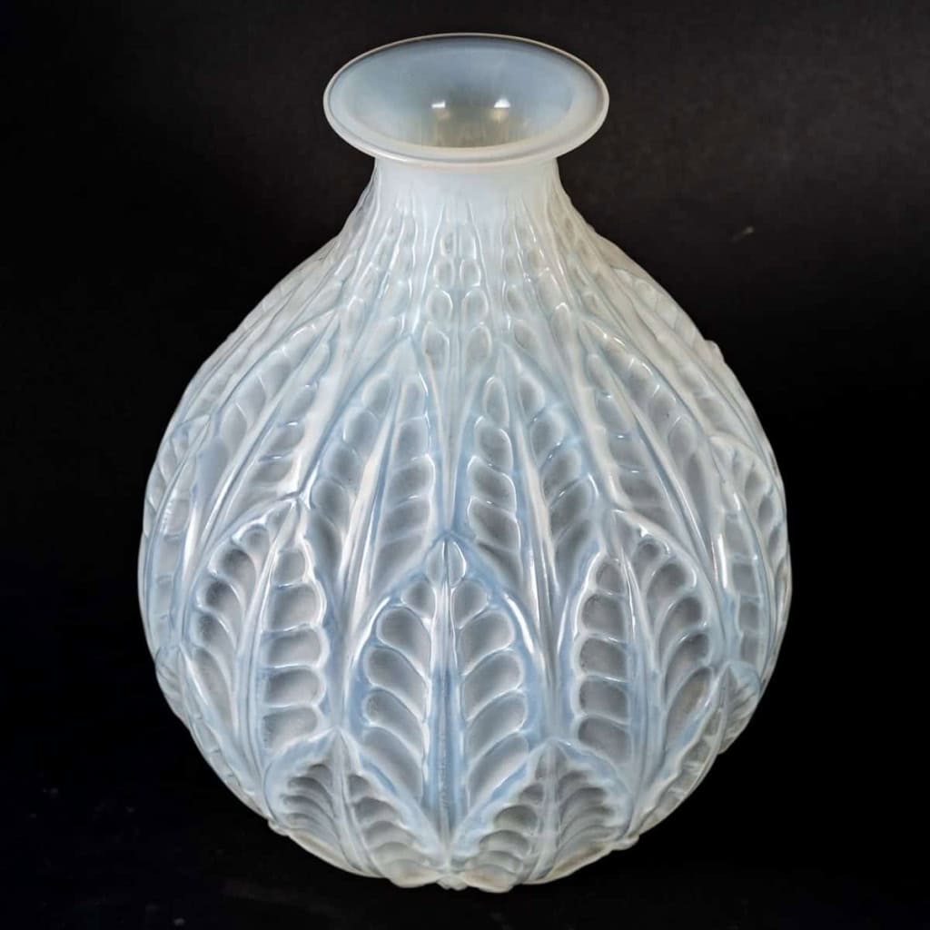 Vase « Malesherbes » verre opalescent double couche patiné gris de René LALIQUE | Biron Vase "Malesherbes" verre opalescent double couche patiné gris de René LALIQUE