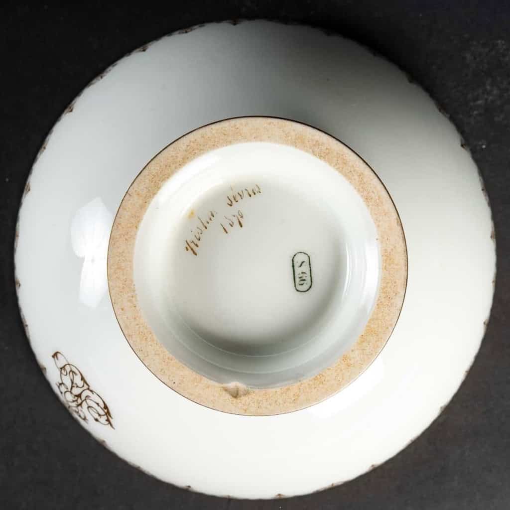 Paire de bols de Sèvres, 1869 / 1870 par Tristan Etienne Joseph | Biron Paire de bols de Sèvres, 1869 / 1870 par Tristan Etienne Joseph