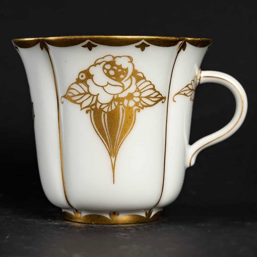 Tasse blanche et or, Sèvres 1930 | Biron Tasse blanche et or, Sèvres 1930