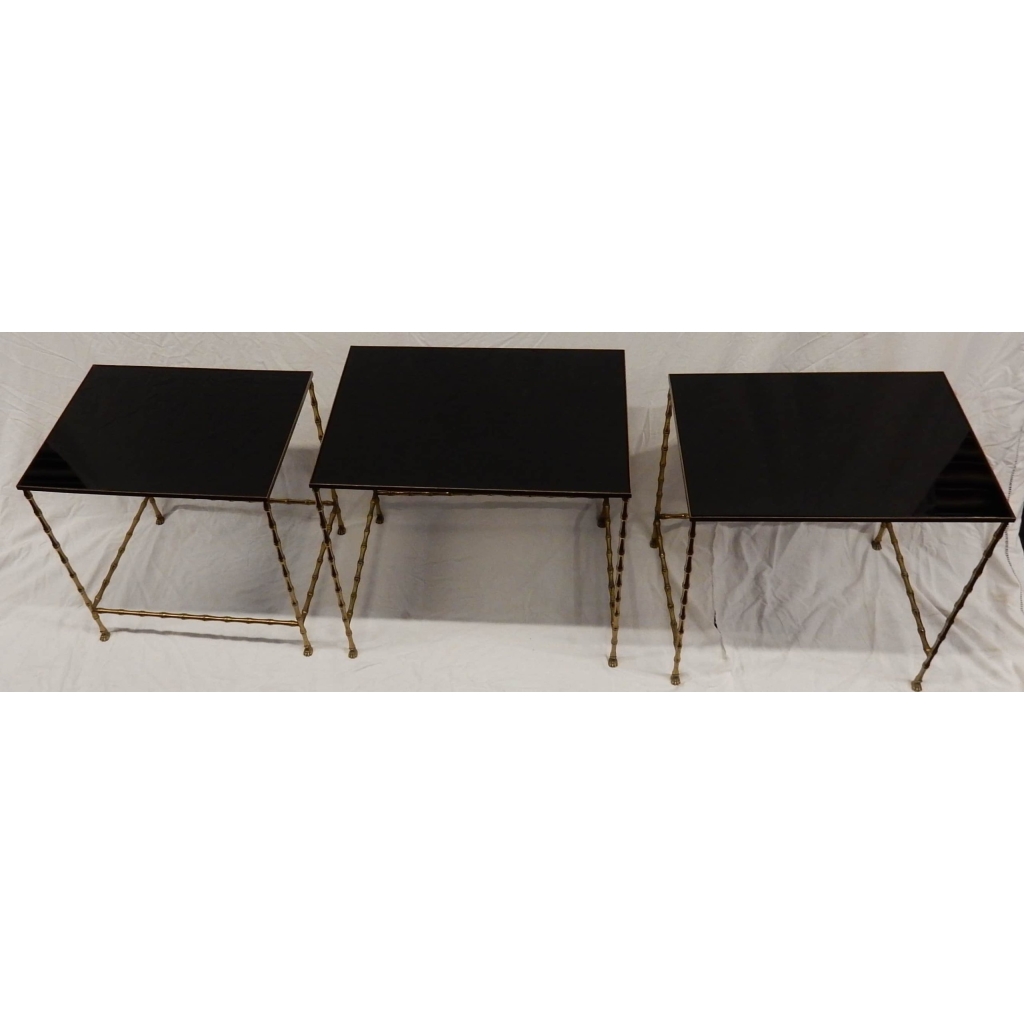 1970′ Tables Gigognes Style Maison Jansen, 3 Plateaux Opaline et Empiètement Bambou et Griffes