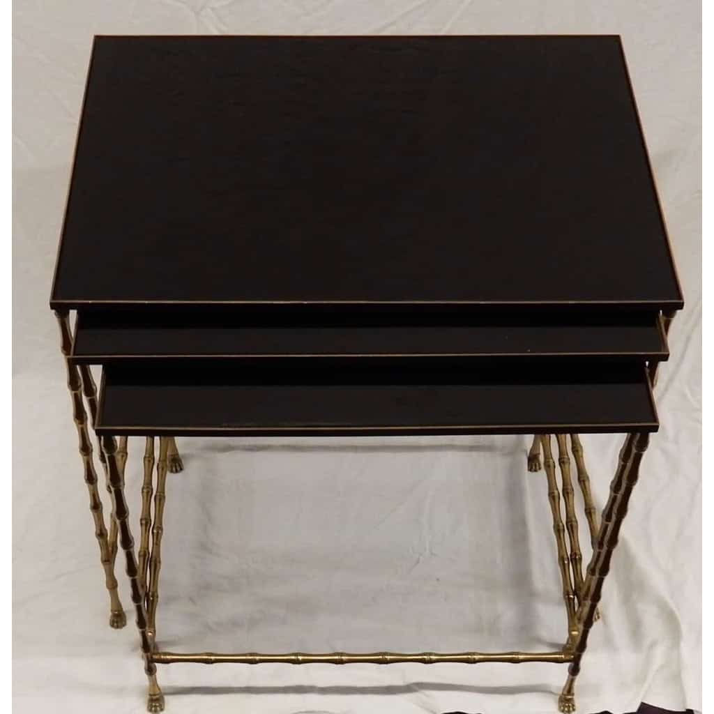 1970′ Tables Gigognes Style Maison Jansen, 3 Plateaux Opaline et Empiètement Bambou et Griffes