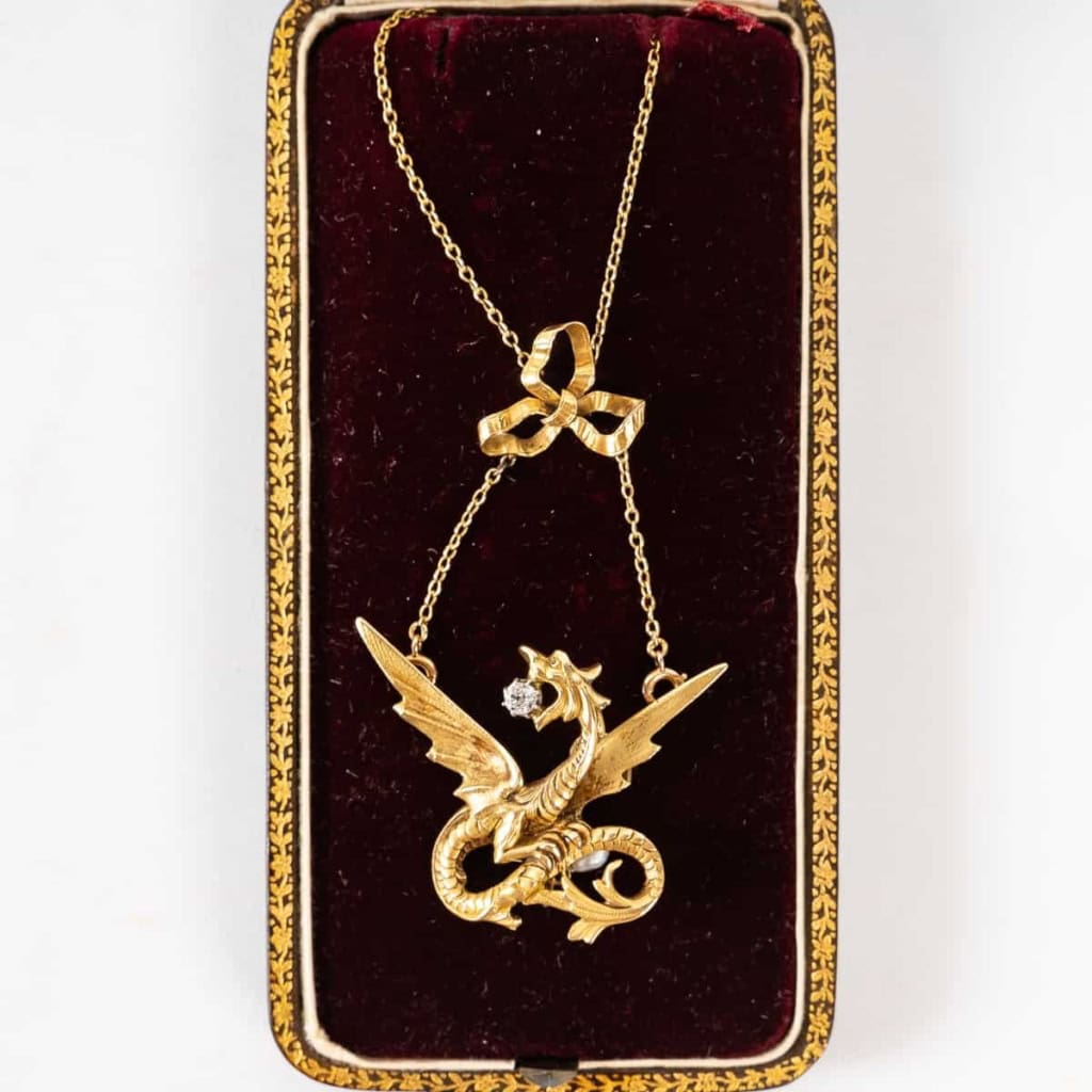 Pendentif « Chimère « Art-nouveau » pouvant se transformer en broche en or | Biron ||||||||