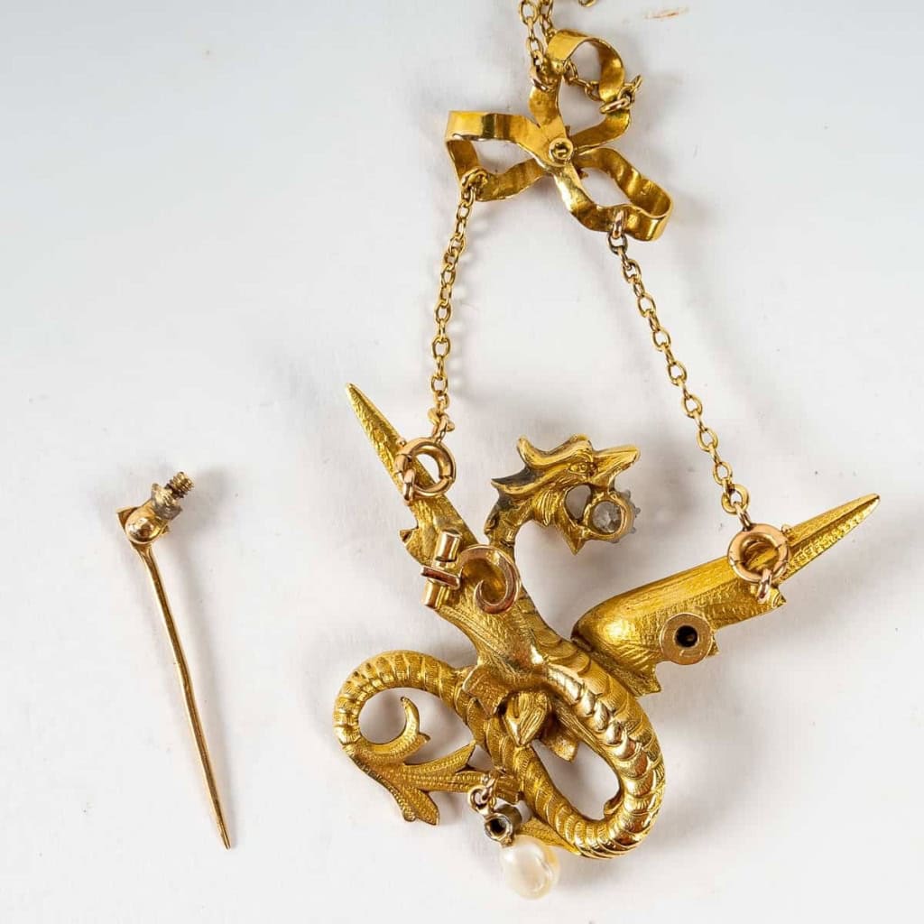 Pendentif « Chimère « Art-nouveau » pouvant se transformer en broche en or | Biron Pendentif « Chimère « Art-nouveau » pouvant se transformer en broche en or