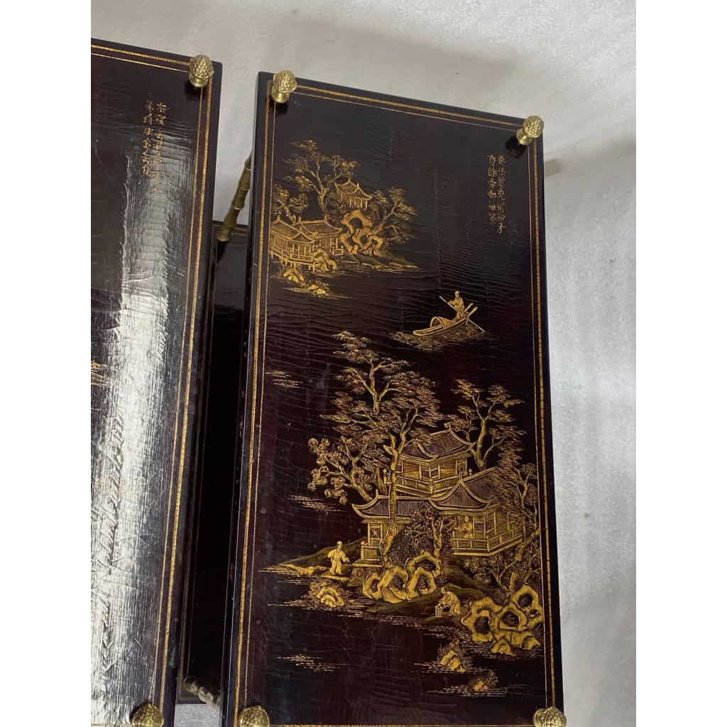 1950′ Paire de Tables Maison Baguès Décor Bambou en Bronze Doré Avec Plateaux Laque de Chine