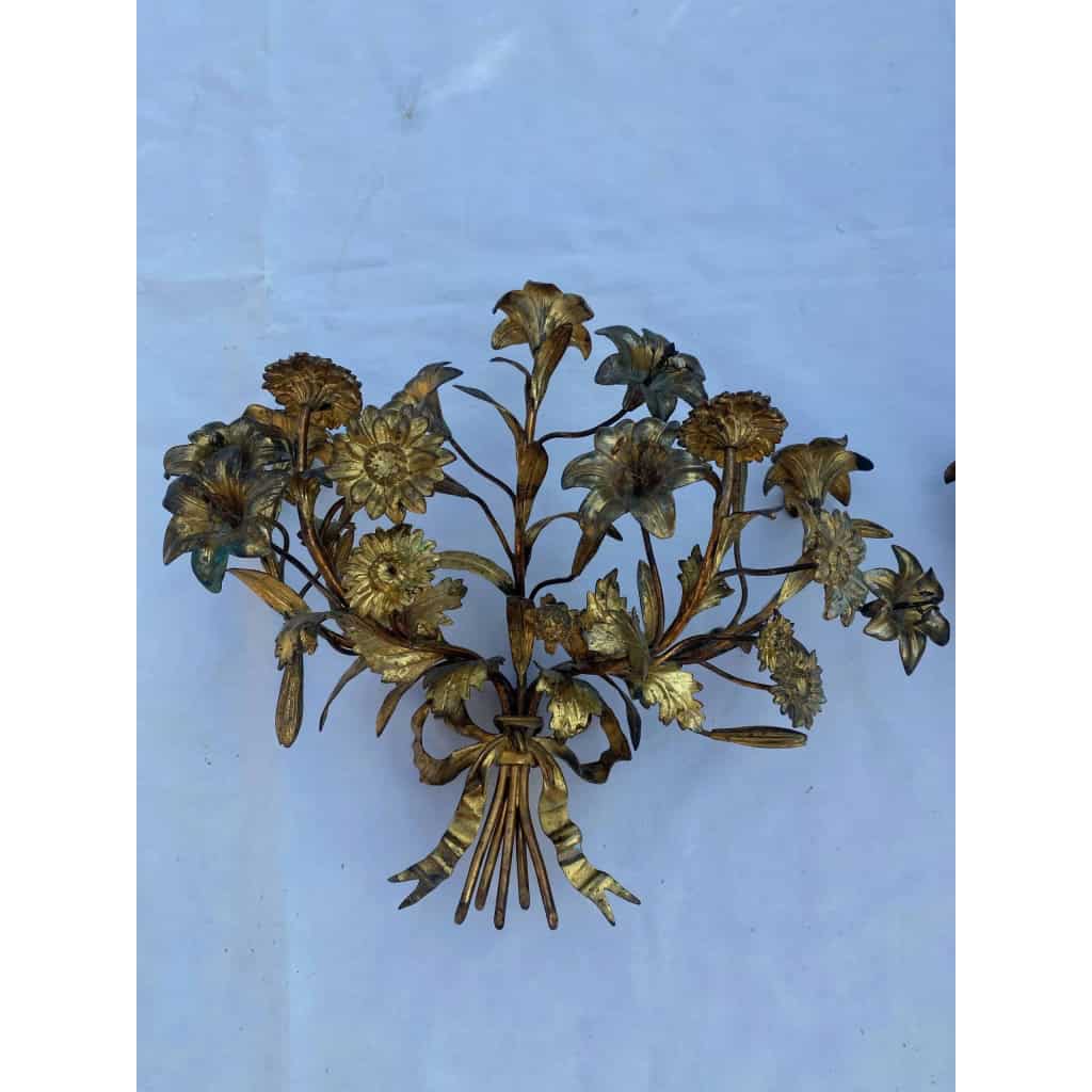 1880′ Paire d’Appliques en Bronze Doré Patiné à Décor Floral 5 Bras de Lumière | Biron 1880′ Paire d’Appliques en Bronze Doré Patiné à Décor Floral 5 Bras de Lumière