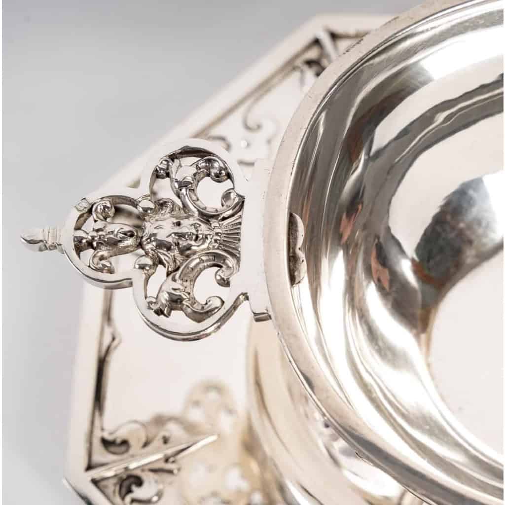 ORFEVRE Cardeilhac – Saucière sur son plateau en argent modèle fer de lance et mascarons XIXe | Biron Cardeilhac – Saucière sur son plateau en argent modèle fer de lance MASCARONS XIXe
