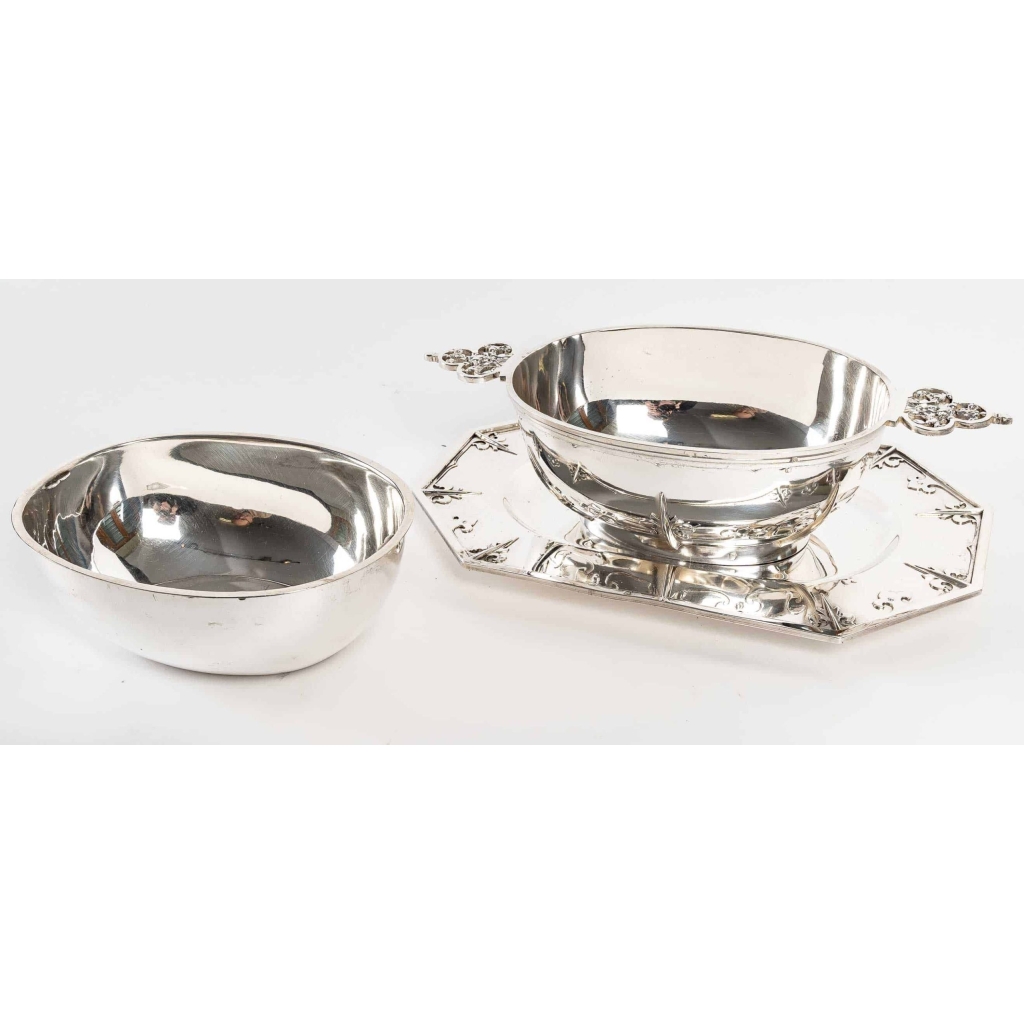 ORFEVRE Cardeilhac – Saucière sur son plateau en argent modèle fer de lance et mascarons XIXe | Biron Cardeilhac – Saucière sur son plateau en argent modèle fer de lance MASCARONS XIXe
