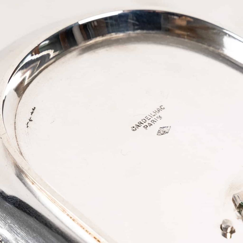 ORFEVRE Cardeilhac – Saucière sur son plateau en argent modèle fer de lance et mascarons XIXe | Biron Cardeilhac – Saucière sur son plateau en argent modèle fer de lance MASCARONS XIXe