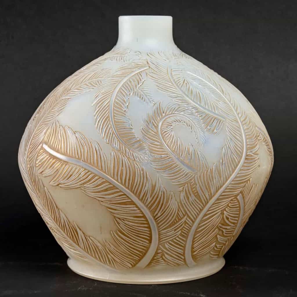 Vase « Plumes » verre opalescent double couche patiné sépia de René LALIQUE | Biron |||||||