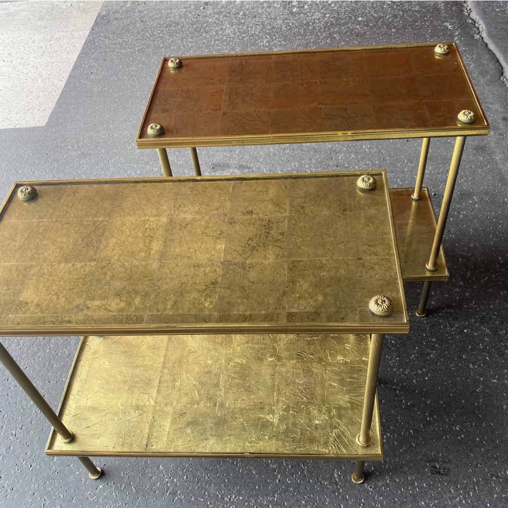 1950/70′ Paire De Bouts De Canapé Rectangulaires Maison Baguès Laiton et Bronze Plateaux Feuilles d or Fixées Sous Verre | Biron 1950/70′ Paire De Bouts De Canapé Rectangulaires Maison Baguès Laiton et Bronze Plateaux Feuilles d or Fixées Sous Verre