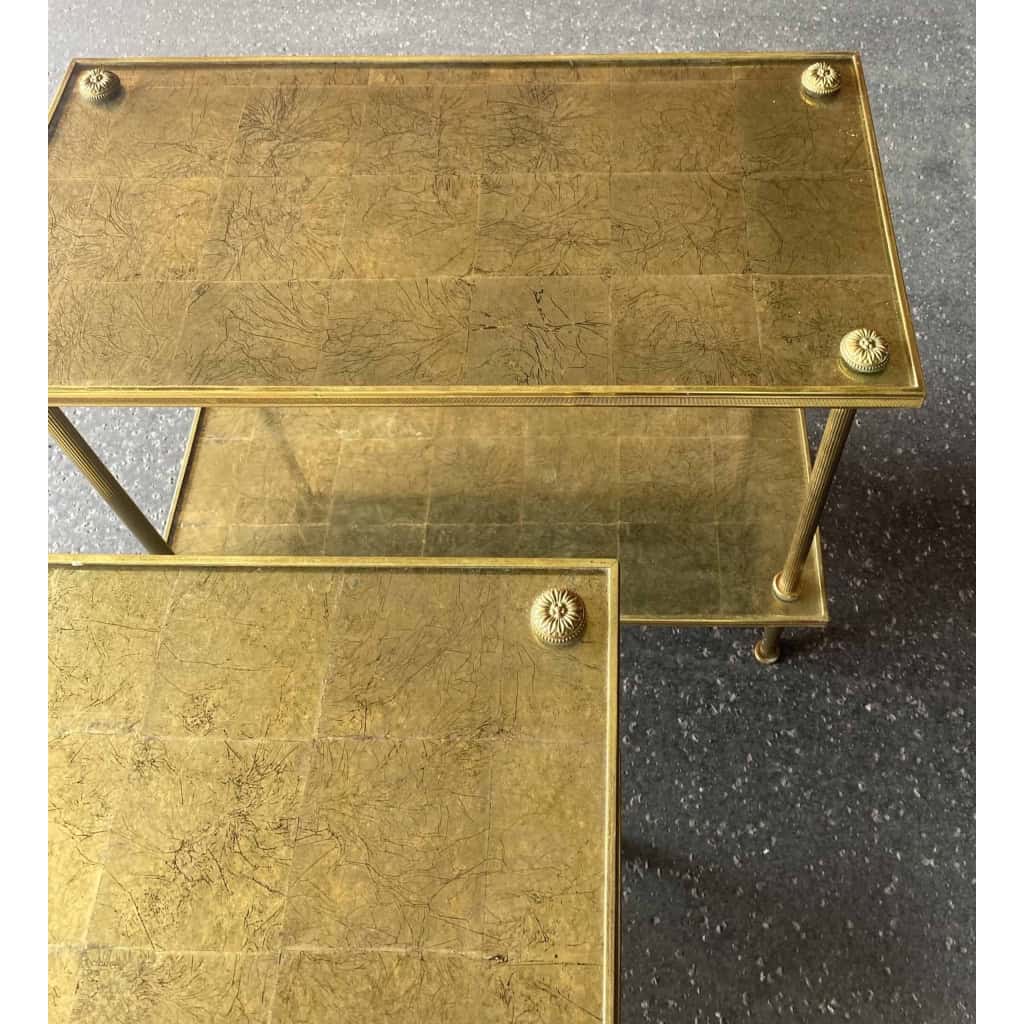 1950/70′ Paire De Bouts De Canapé Rectangulaires Maison Baguès Laiton et Bronze Plateaux Feuilles d or Fixées Sous Verre | Biron 1950/70′ Paire De Bouts De Canapé Rectangulaires Maison Baguès Laiton et Bronze Plateaux Feuilles d or Fixées Sous Verre