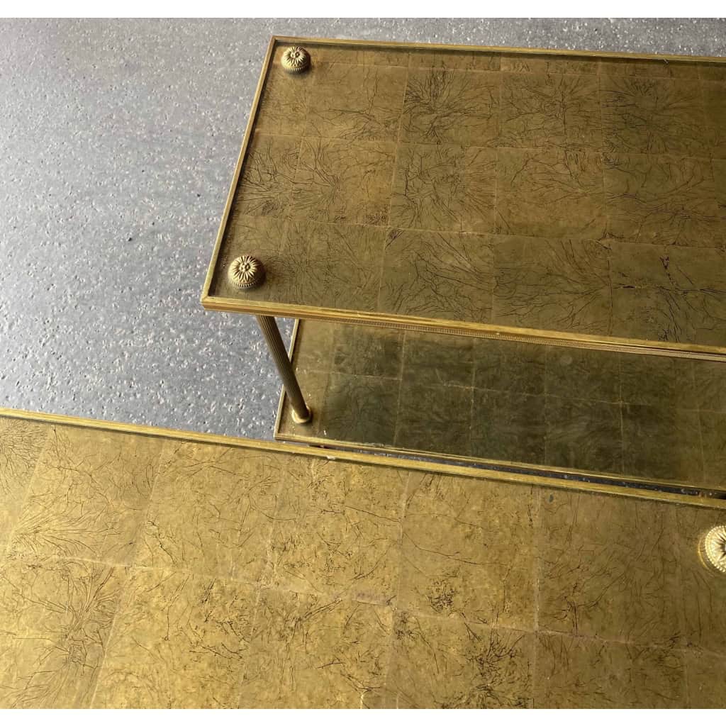 1950/70′ Paire De Bouts De Canapé Rectangulaires Maison Baguès Laiton et Bronze Plateaux Feuilles d or Fixées Sous Verre | Biron 1950/70′ Paire De Bouts De Canapé Rectangulaires Maison Baguès Laiton et Bronze Plateaux Feuilles d or Fixées Sous Verre