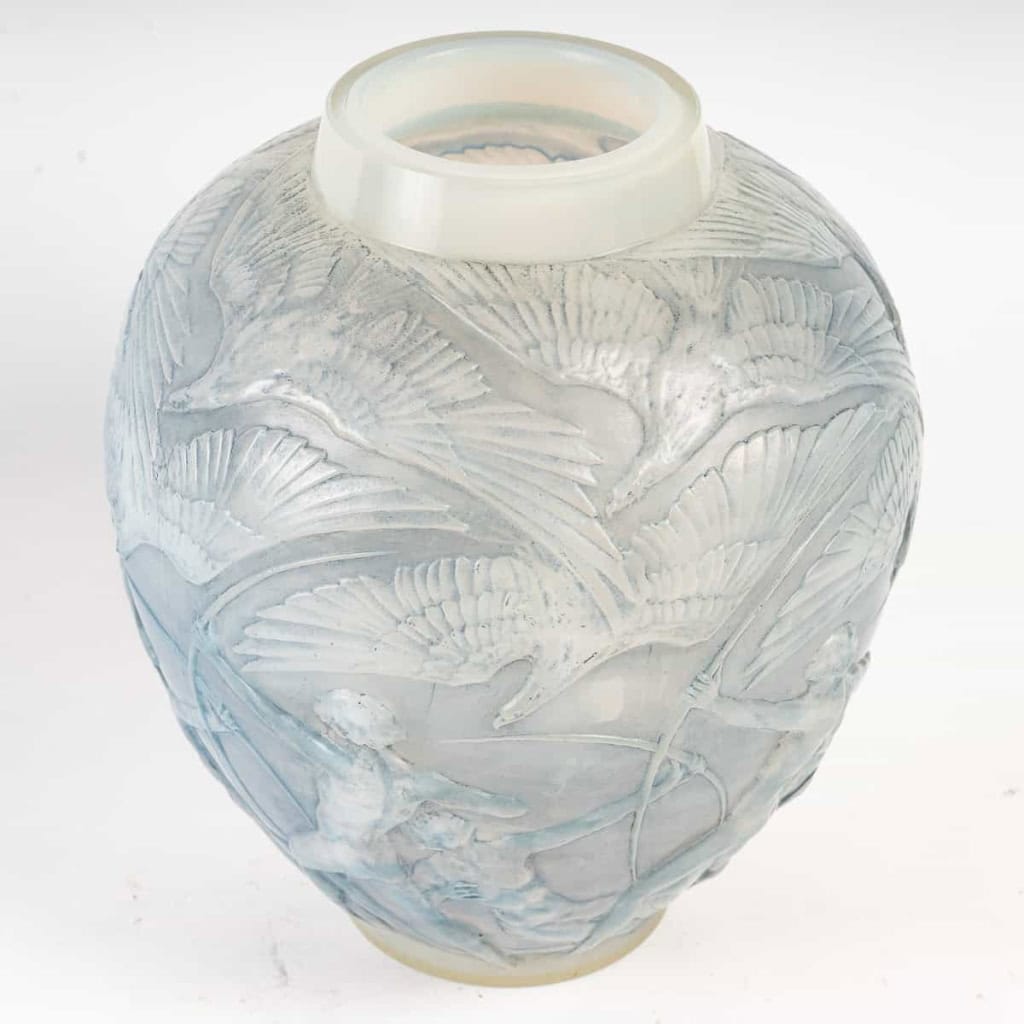René LALIQUE : Vase « ARCHERS » Opalescent | Biron René LALIQUE : Vase "ARCHERS" Opalescent