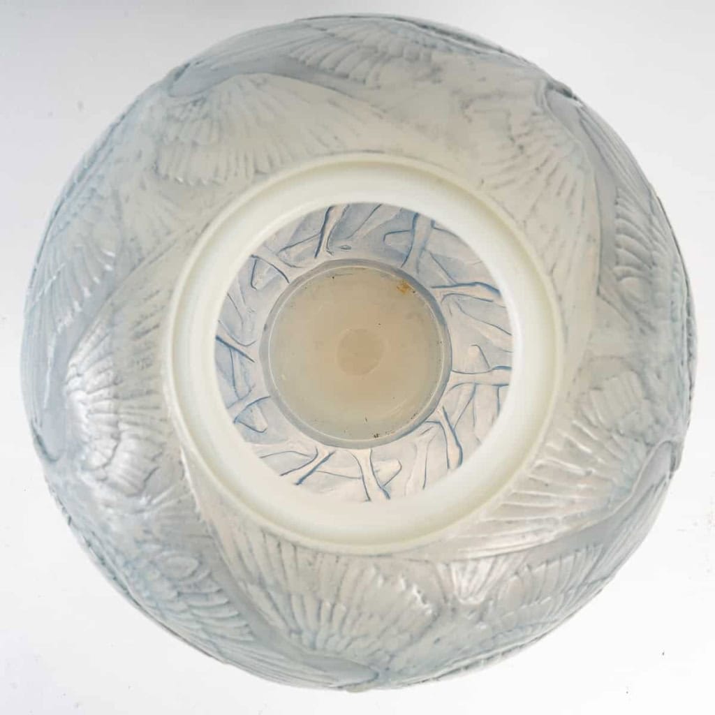 René LALIQUE : Vase « ARCHERS » Opalescent | Biron René LALIQUE : Vase "ARCHERS" Opalescent