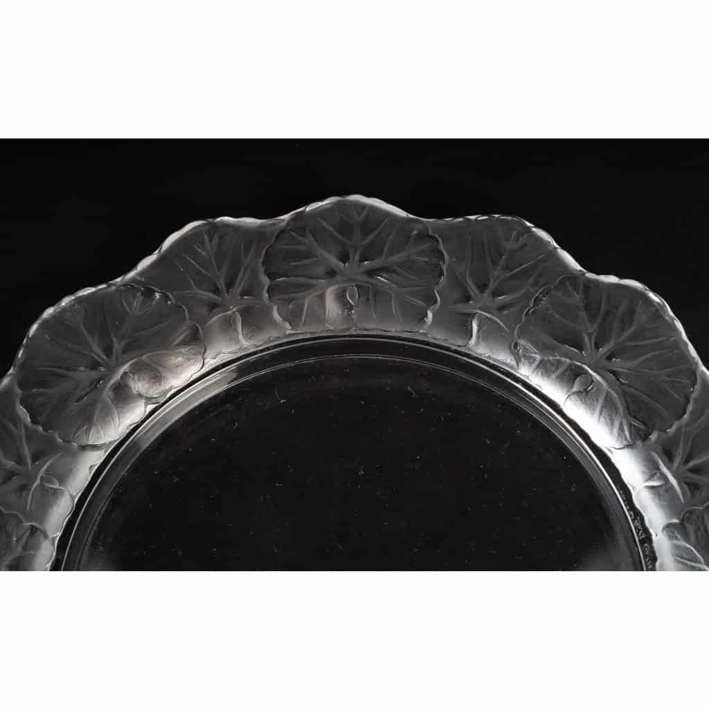 Lalique France 15 Assiettes Modèle « Honfleur » | Biron Lalique France 15 Assiettes Modèle "Honfleur"