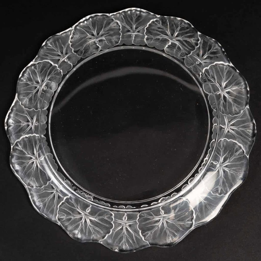 Lalique France 15 Assiettes Modèle « Honfleur » | Biron Lalique France 15 Assiettes Modèle "Honfleur"