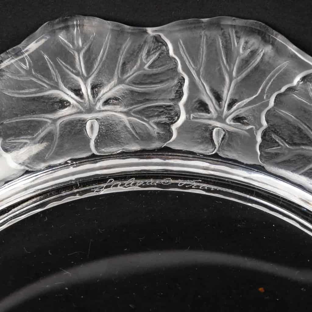 Lalique France 15 Assiettes Modèle « Honfleur » | Biron Lalique France 15 Assiettes Modèle "Honfleur"