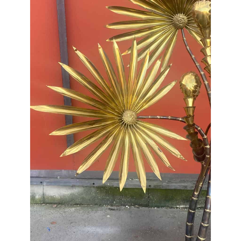 1970′ Lampadaire Palmier Yuka en Laiton Et fer Patiné Maison Jansen 3 Têtes Style Brutaliste H 200 cm | Biron 1970′ Lampadaire Palmier Yuka en Laiton Et fer Patiné Maison Jansen 3 Têtes Style Brutaliste H 200 cm