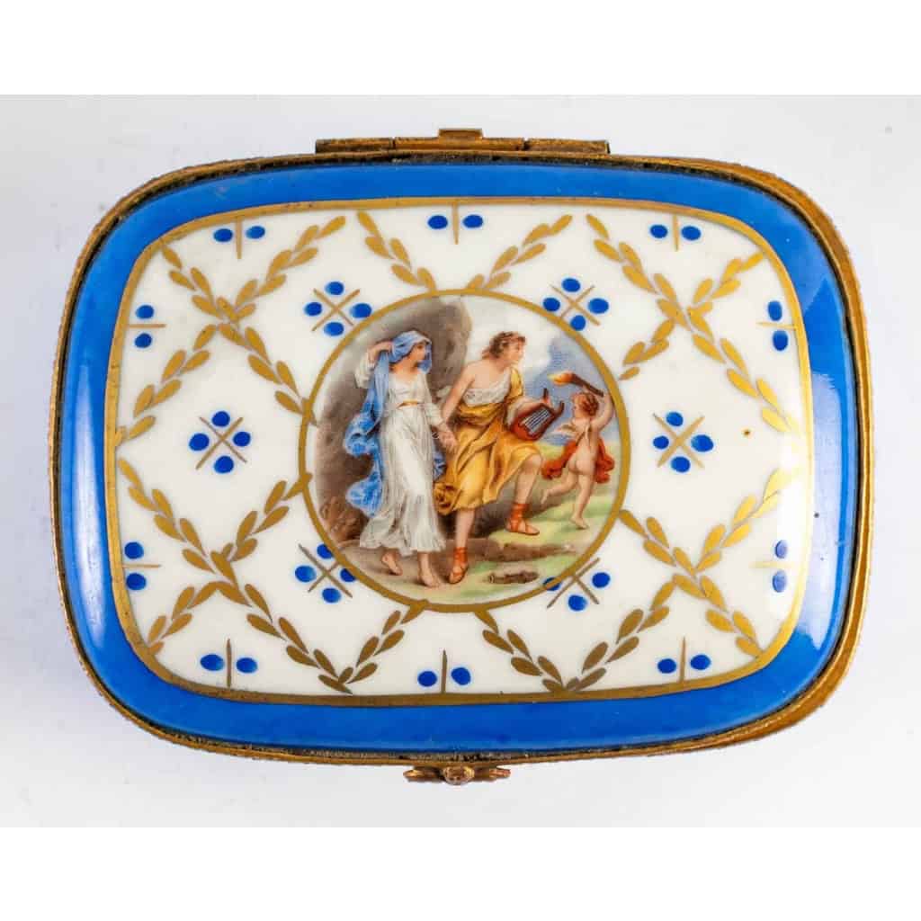 Boîte en Porcelaine, fin XIX – début XX siècle | Biron |||||||||