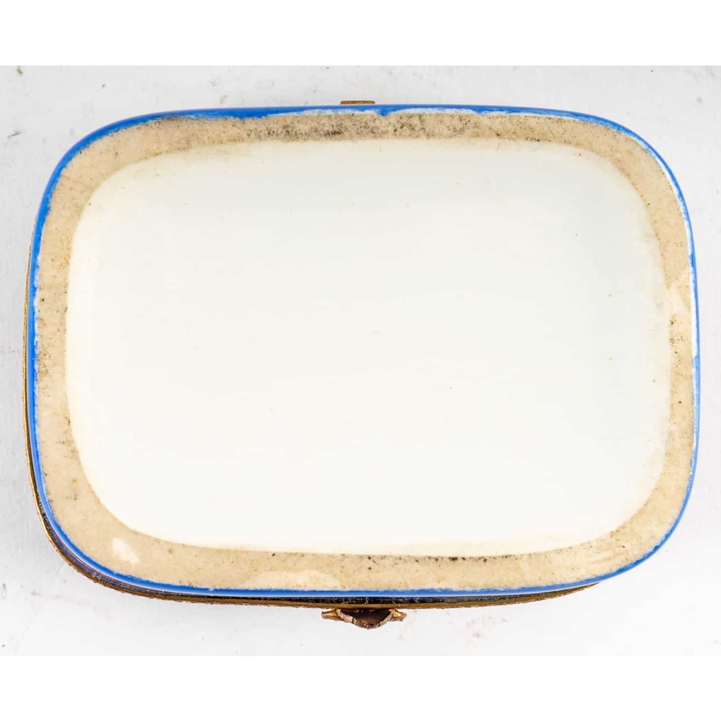 Boîte en Porcelaine, fin XIX – début XX siècle | Biron Boîte en Porcelaine, fin XIX - début XX siècle