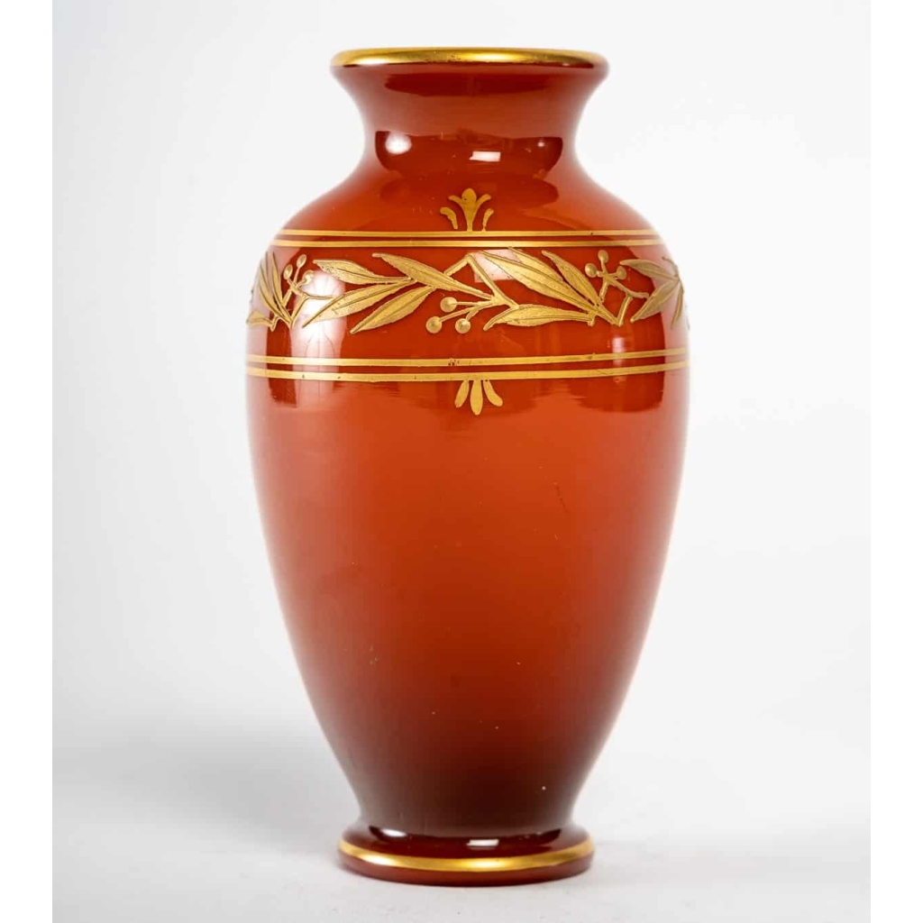 Petit vase overlay corail, Baccarat, XIXème siècle | Biron ||||||||