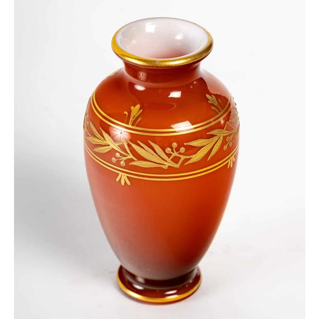 Petit vase overlay corail, Baccarat, XIXème siècle | Biron Petit vase overlay corail, Baccarat, XIXème siècle