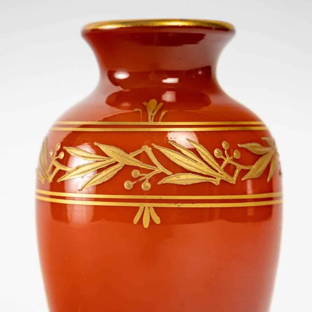 Petit vase overlay corail, Baccarat, XIXème siècle | Biron Petit vase overlay corail, Baccarat, XIXème siècle