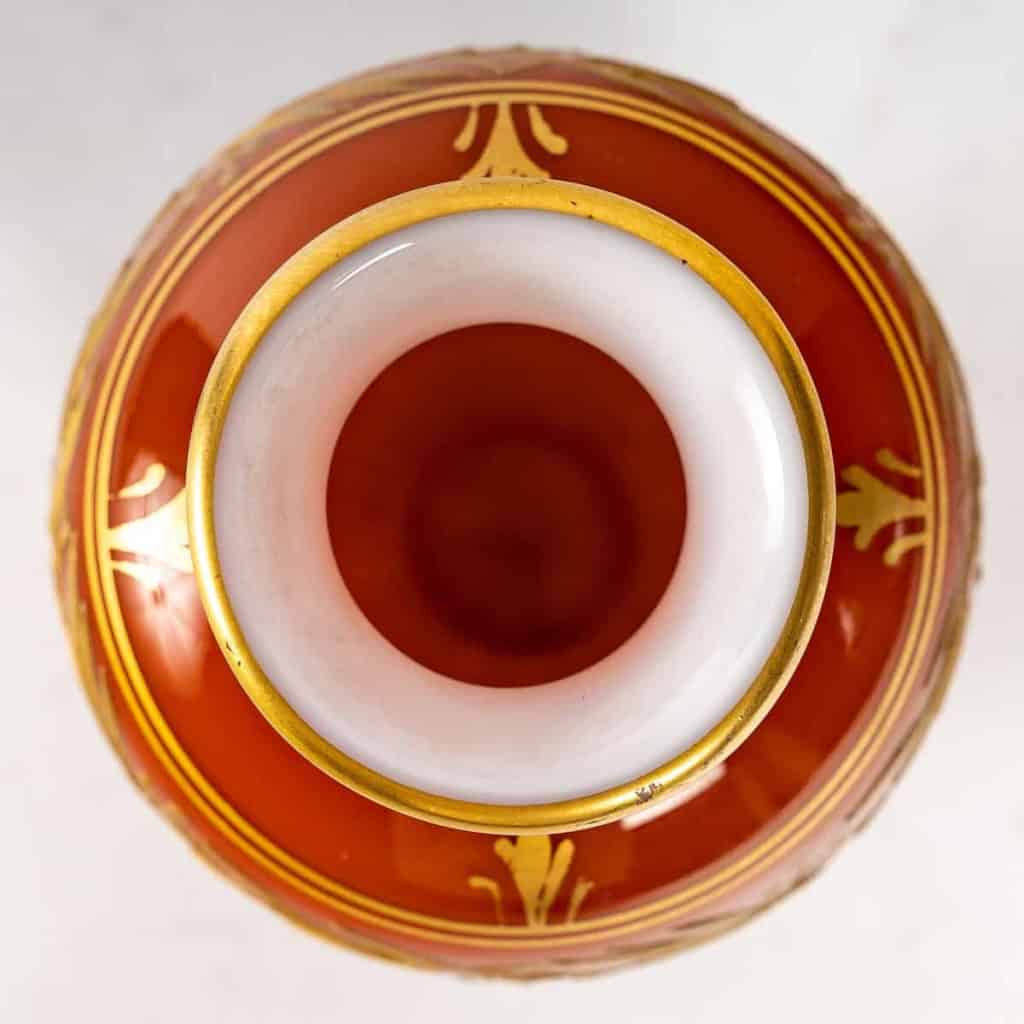 Petit vase overlay corail, Baccarat, XIXème siècle | Biron Petit vase overlay corail, Baccarat, XIXème siècle