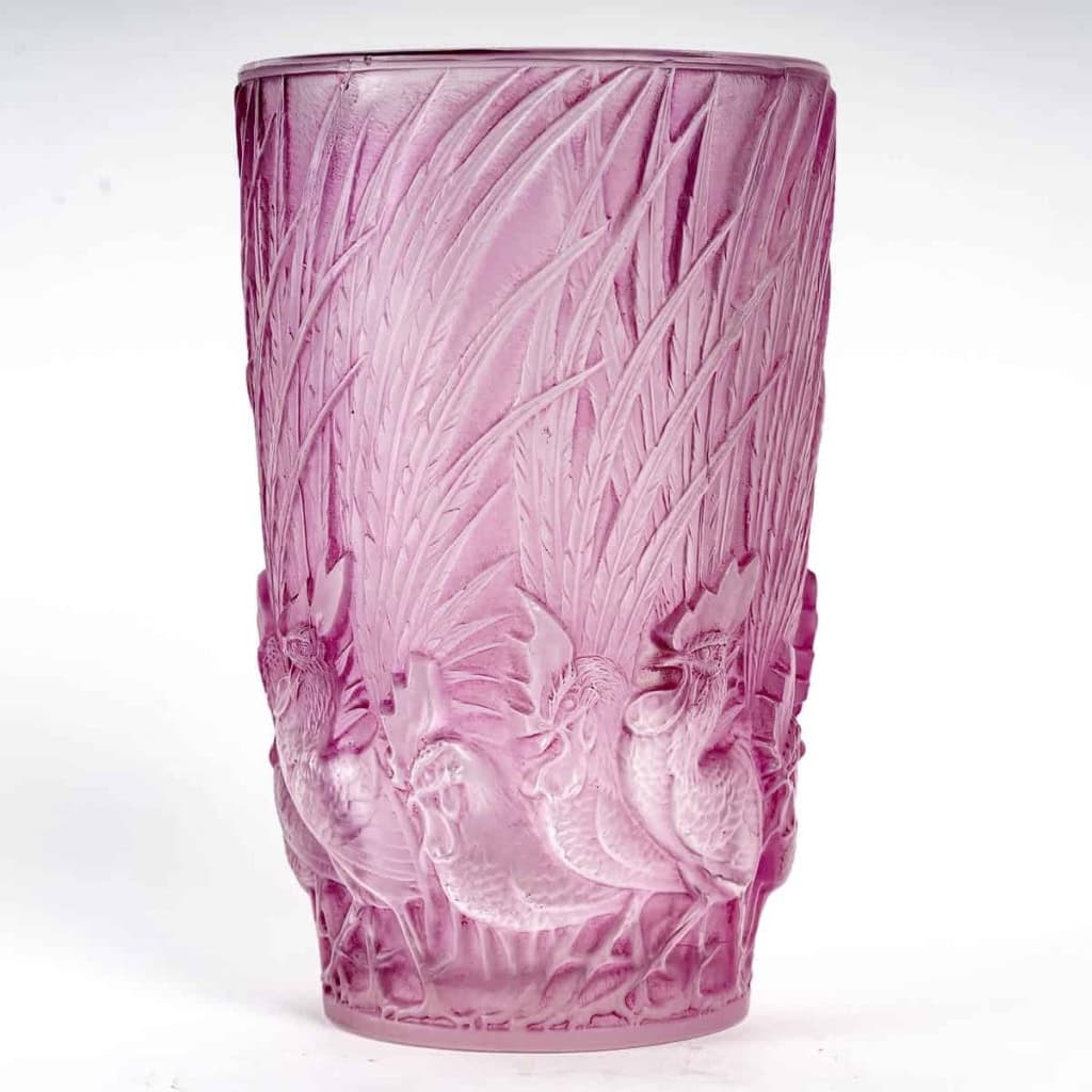 Vase « Coqs et Plumes » verre blanc patiné rose violet de René LALIQUE | Biron |||||||